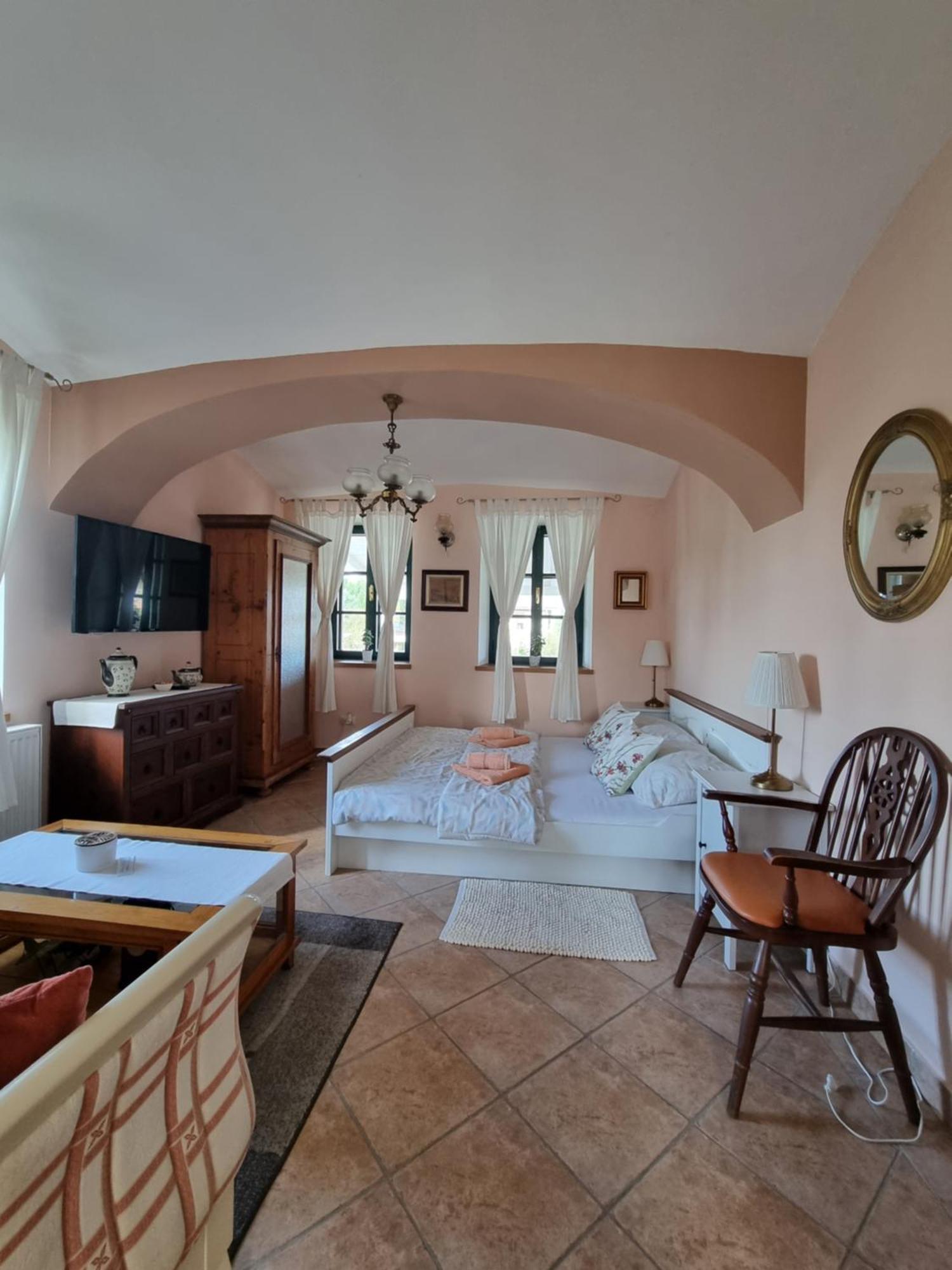 Taverna 1860 Rooms & Apartments Donja Zelina Номер фото