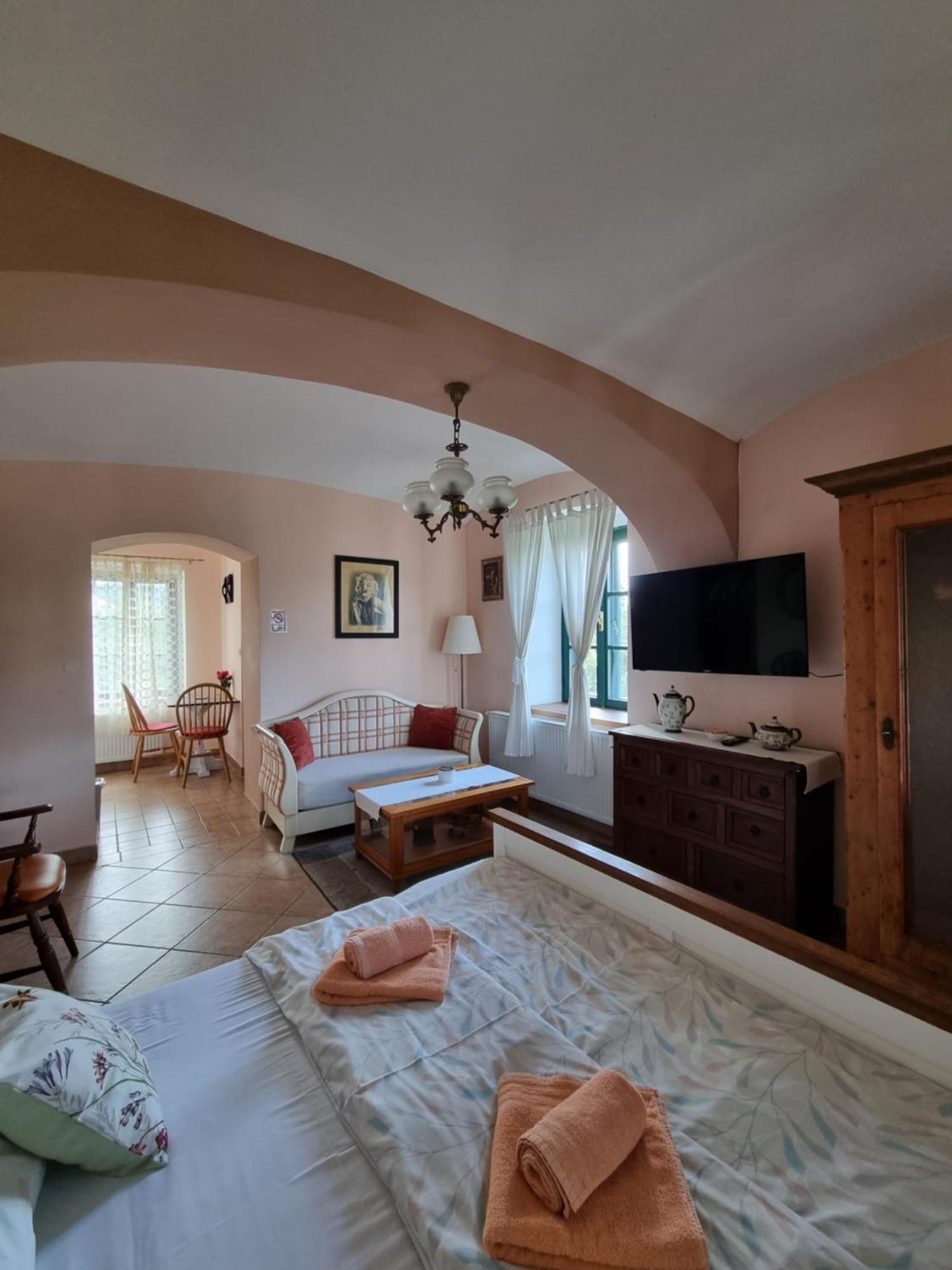 Taverna 1860 Rooms & Apartments Donja Zelina Номер фото
