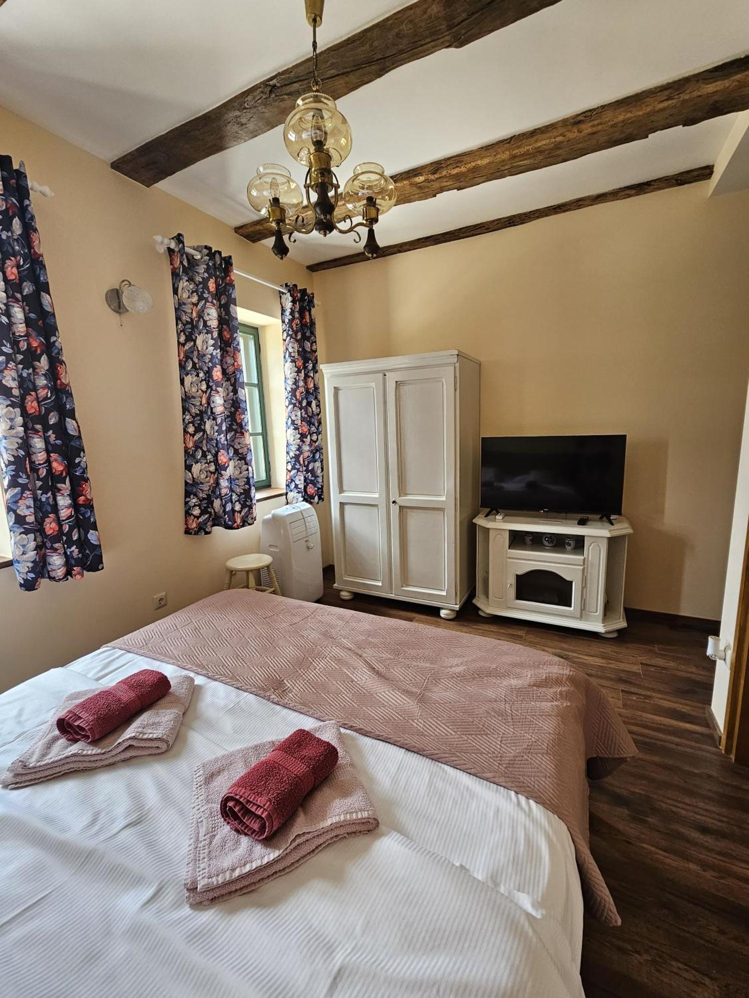 Taverna 1860 Rooms & Apartments Donja Zelina Экстерьер фото